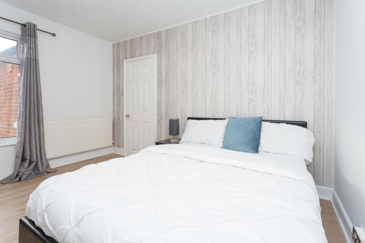 콜체스터 The White & Warm, Free Parking & Wifi, 8 Beds 빌라 외부 사진