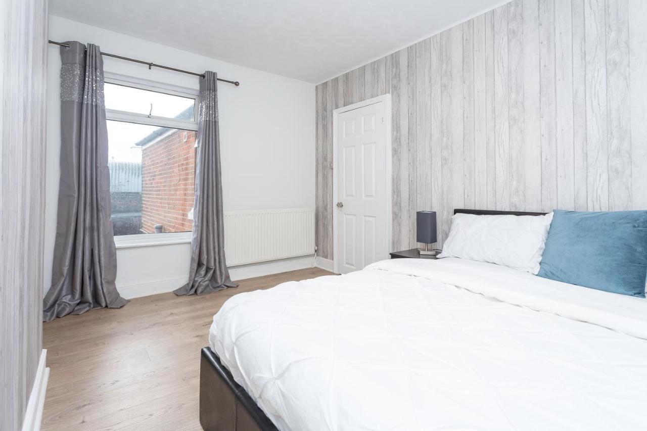 콜체스터 The White & Warm, Free Parking & Wifi, 8 Beds 빌라 외부 사진